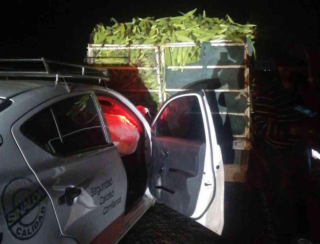 $!Taxista queda prensado en choque en la Internacional, al sur de Mazatlán