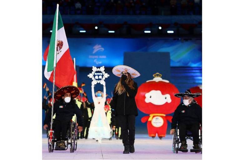 Arly Velásquez: Con sombrero charro desfila en inauguración de los Juegos Paralímpicos de Invierno Beijing 2022