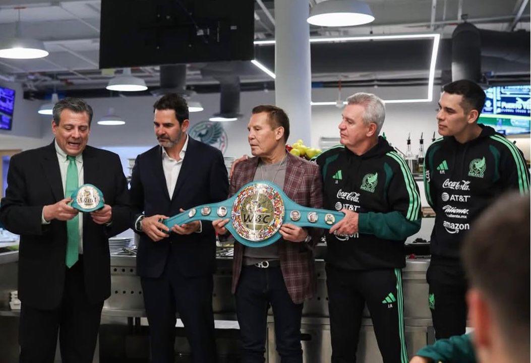 $!Julio César Chávez visitó a la Selección Mexicana