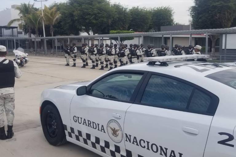 Vigilancia de carreteras y aeropuertos de 12 estados, bajo control militar; ‘nos están echando’: guardias civiles