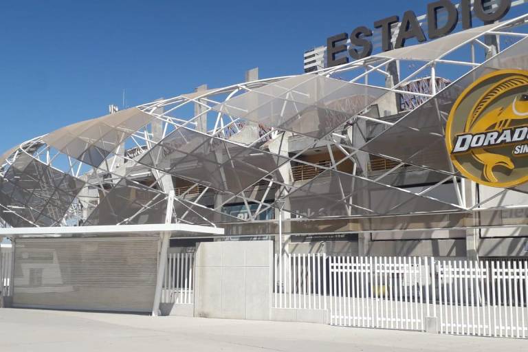 Retiran logos ‘Puro Sinaloa’ del estadio de los Dorados en Culiacán