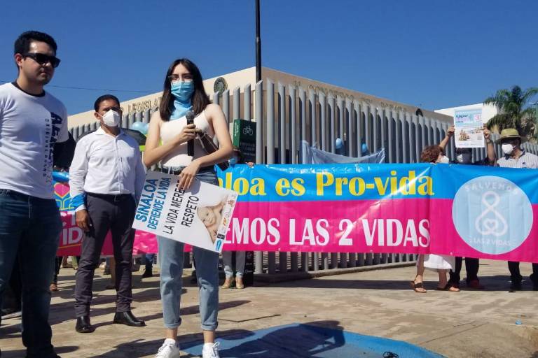 Grupo Pro vidas y feministas se concentran en el Congreso; aún no se sabe si se discutirá iniciativa para despenalización del aborto