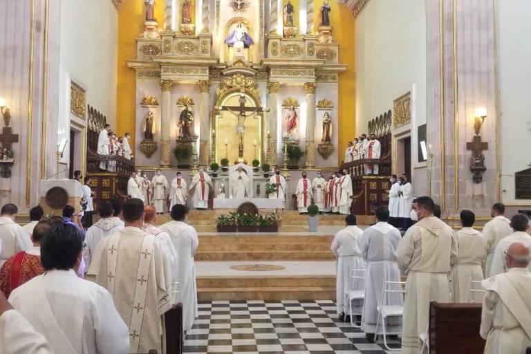Celebra Iglesia Católica la Misa Crismal en Culiacán