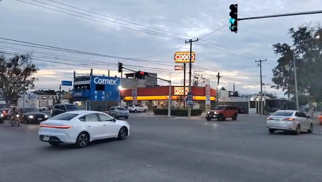 $!Activan 5 nuevos semáforos en Los Mochis; van ahora por la sincronización para evitar caos vial
