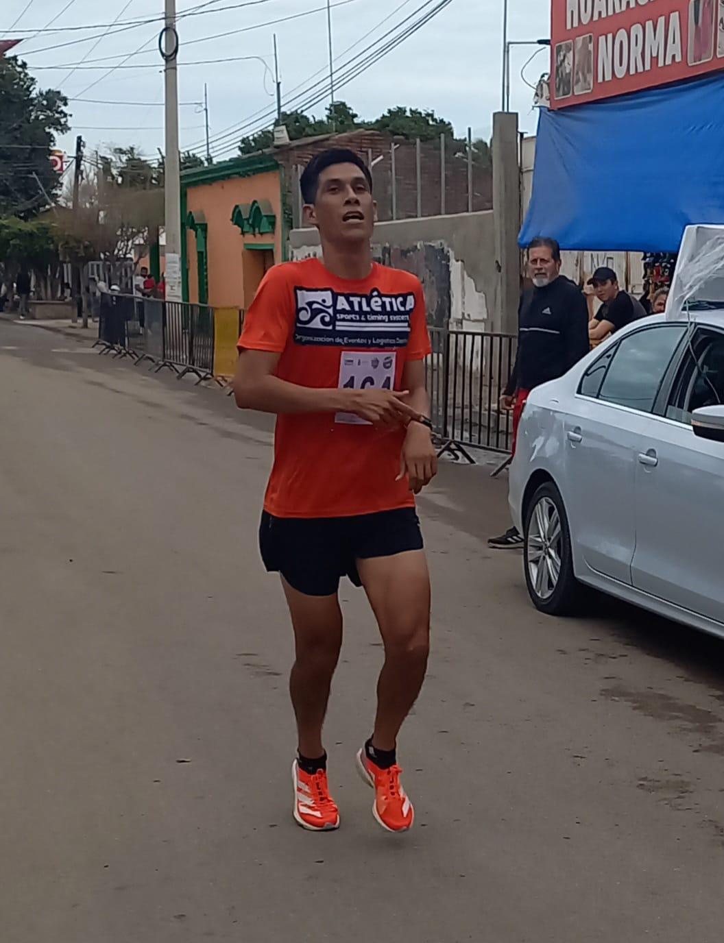 $!Mazatleca Norma Labrador anda desatada y ahora gana el Medio Maratón de la Candelaria en Quilá