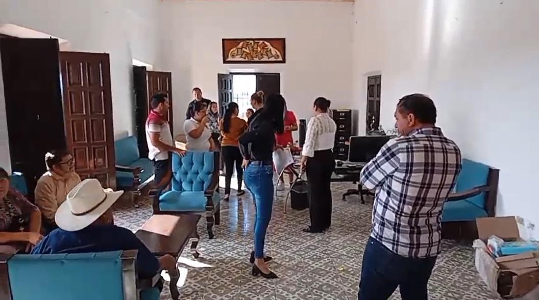 $!Alcalde sustituto de Rosario encabeza su primer sesión de Cabildo a puerta cerrada