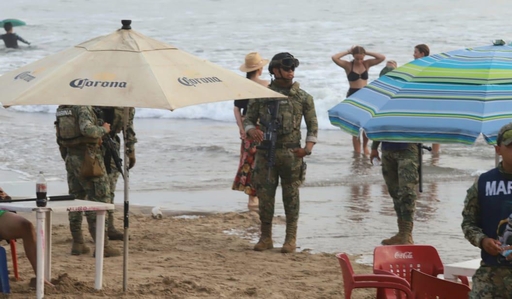 $!Tienen playas de Mazatlán alta afluencia durante segundo día vacacional