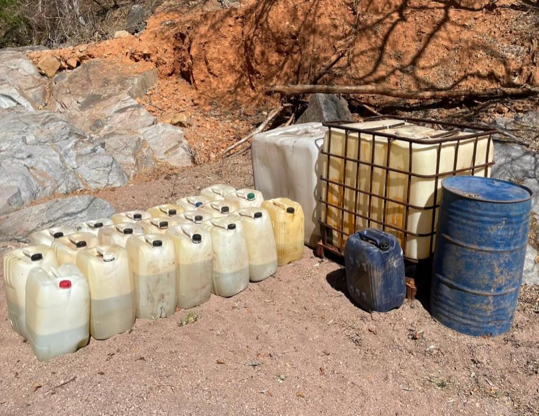 $!Ejército asegura más de 6 mil litros de sustancias químicas en zonas rurales de Culiacán