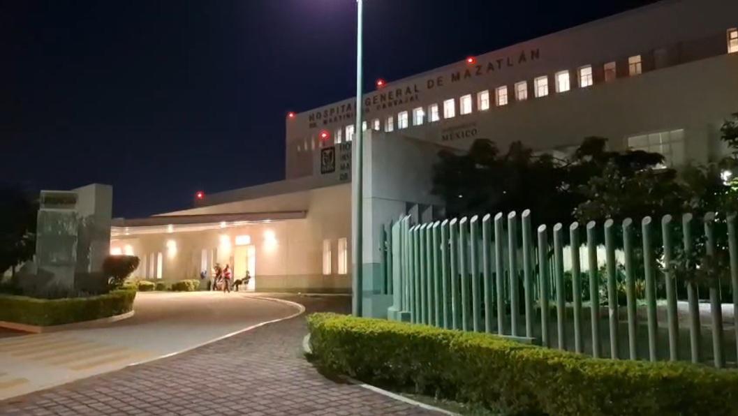 $!Hieren de bala a un hombre en un depósito lo trasladan grave a un hospital en Mazatlán