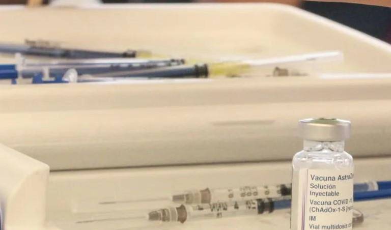 La dosis adicional que inicia en adultos mayores será AstraZeneca, anuncia Salud