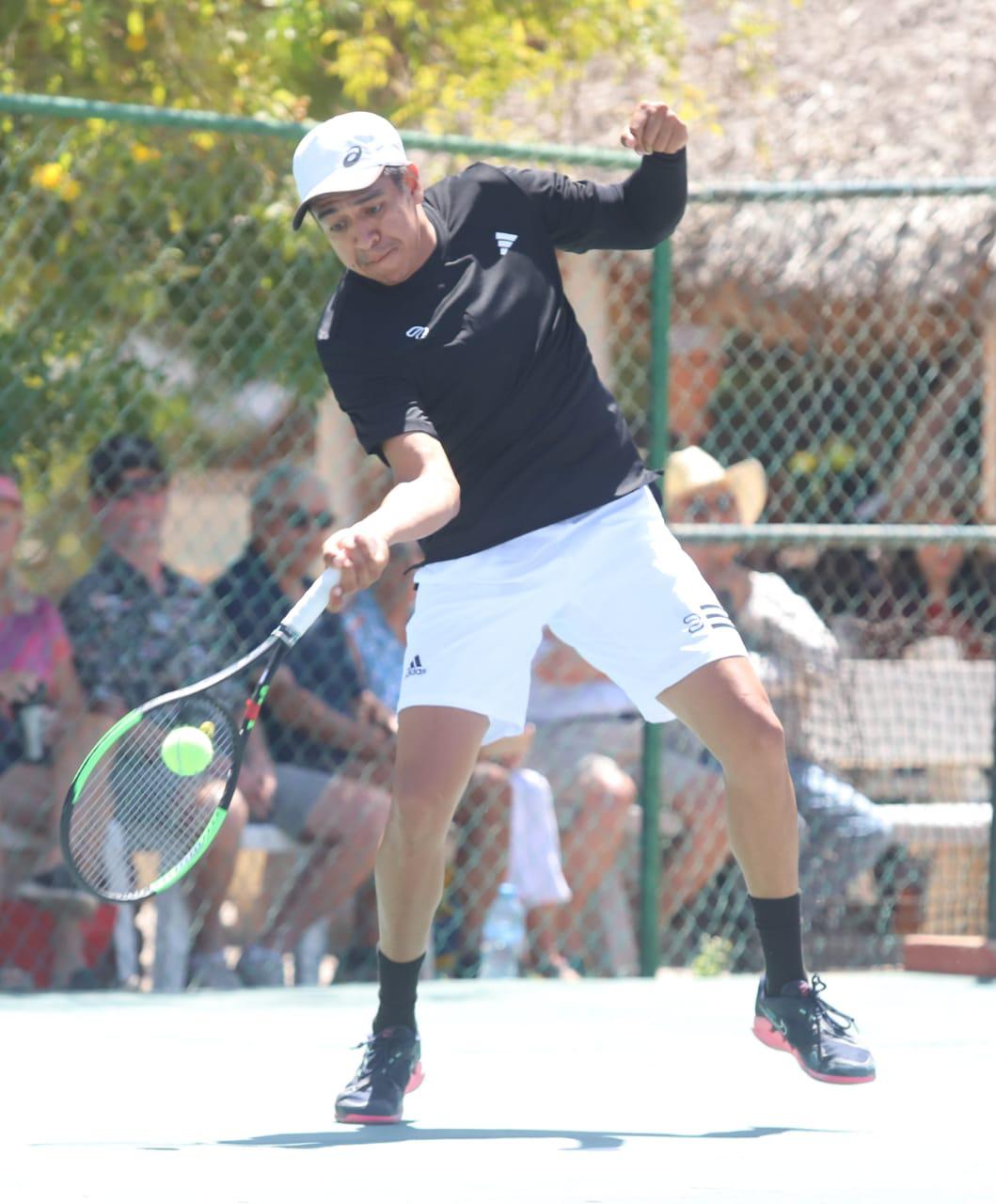 $!Luis Patiño hace valer la casa en el Nancy Grimes de Semana Santa