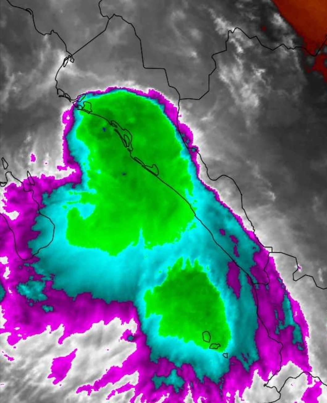 $!Vive parte de Sinaloa madrugada con intensas lluvias este lunes; se espera que continúen durante el resto del día