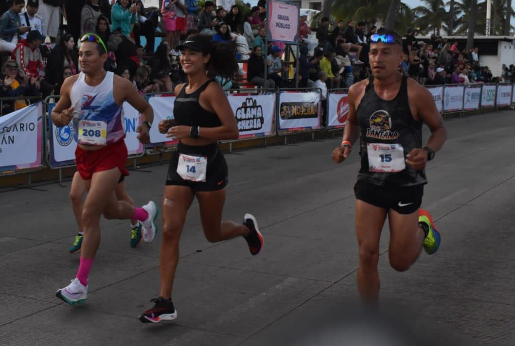 $!Navolatense Iliana Yee se saca la espina y gana el Maratón Pacífico