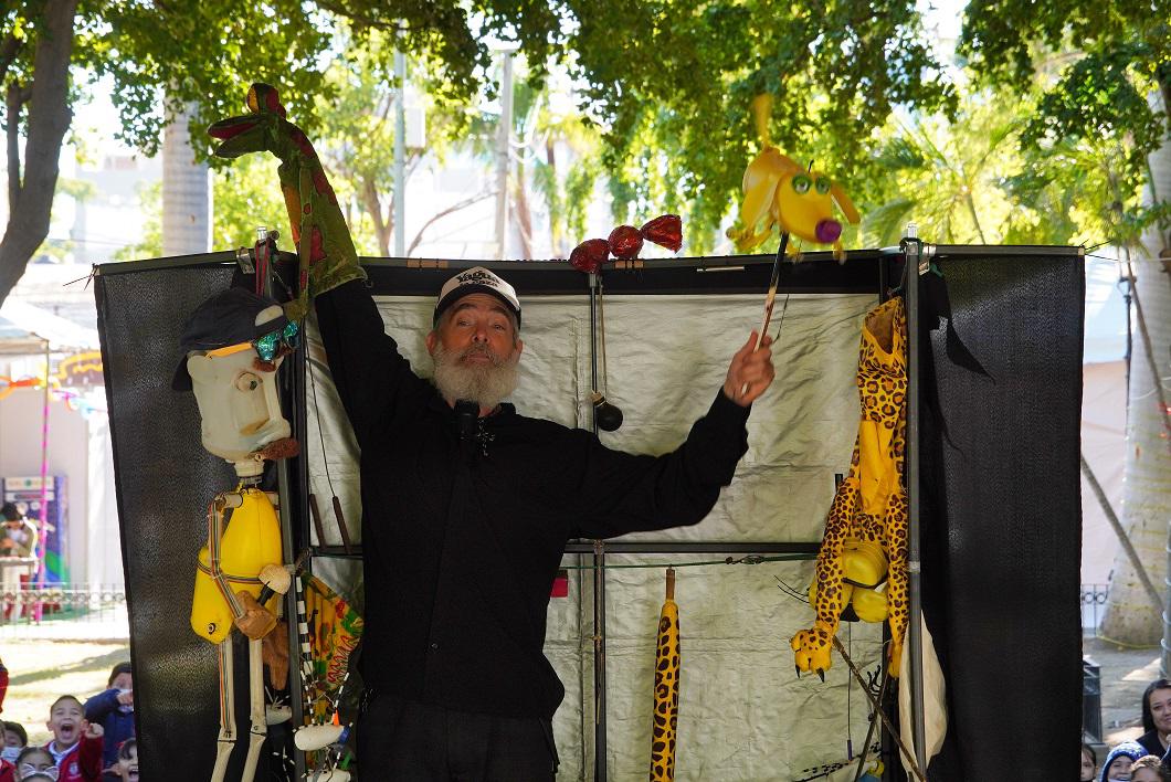 $!Disfrutan niños mochitenses de libros en historias en la FIL