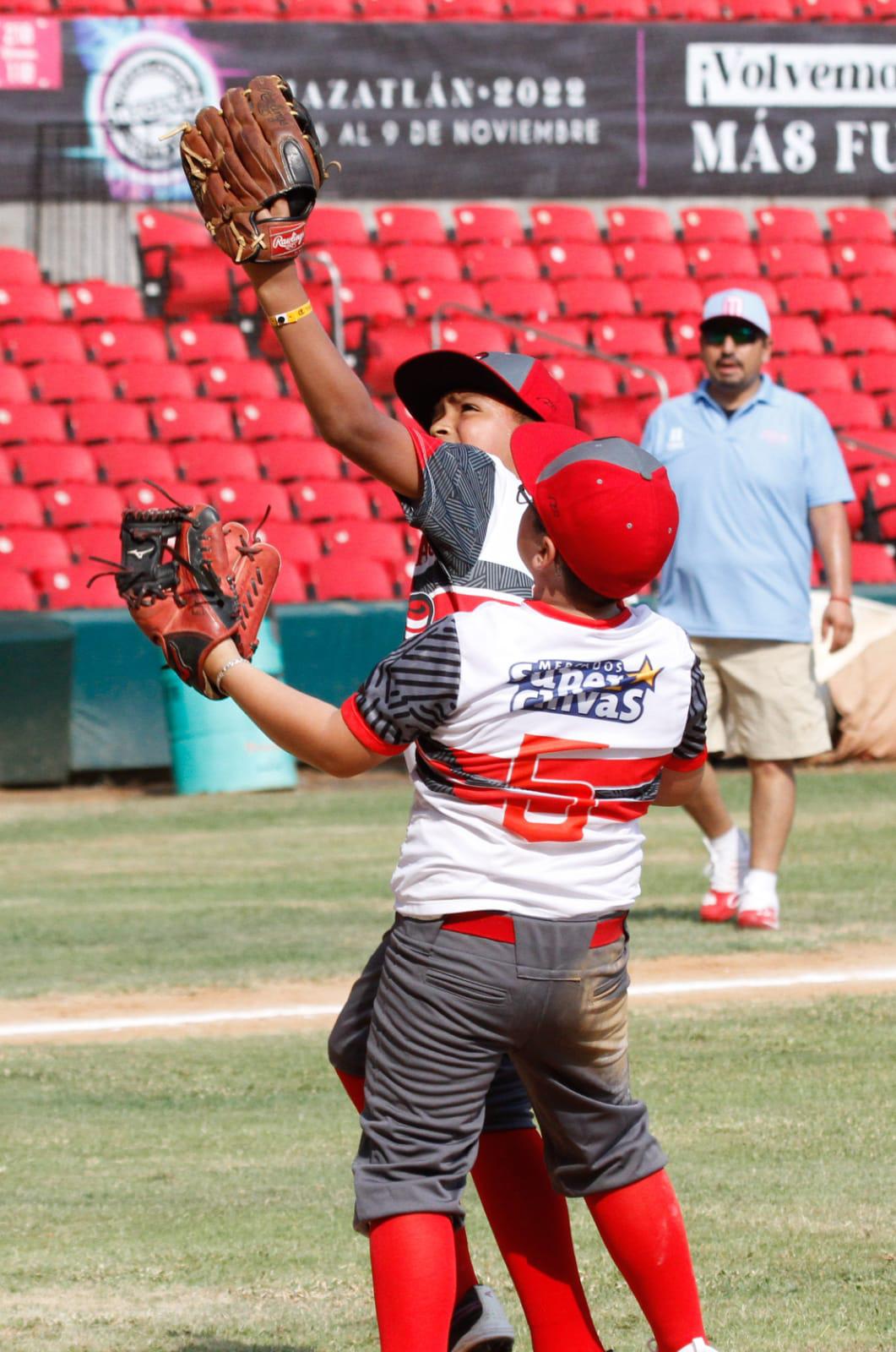 $!Panteras desgarran a Medias Rotas en el Mazatlán Baseball Tournament
