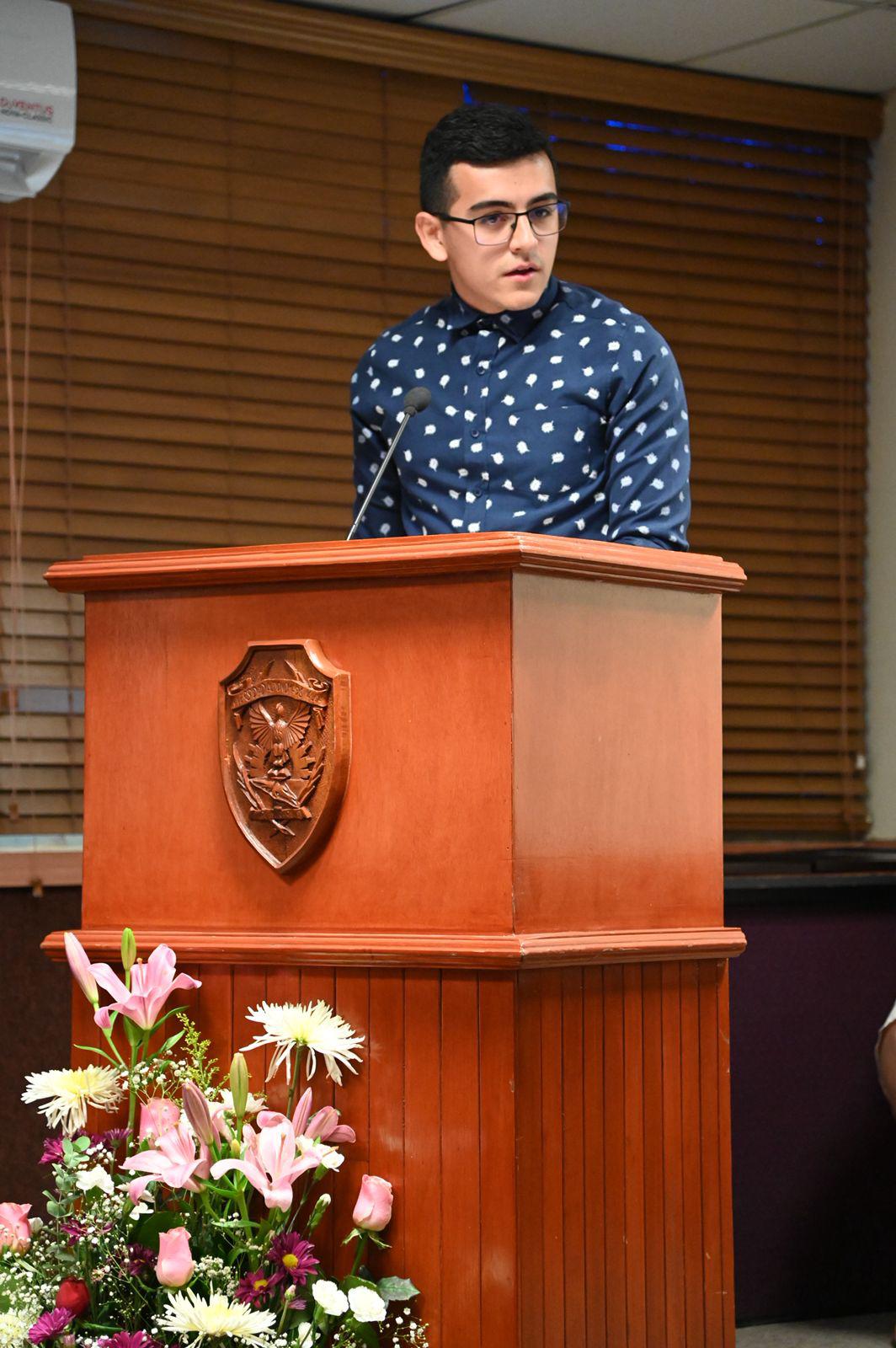 $!Humberto Quintero, periodista de Noroeste, se gradúa con excelencia de Periodismo en la UAS