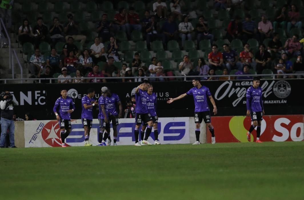 $!Mazatlán logra su primera victoria en El Encanto y frena a Pachuca