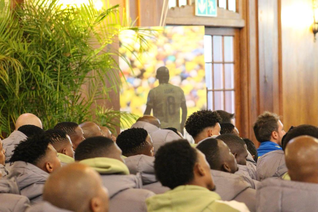 $!Sudáfrica despide a Jayden Adams entre homenajes y muestras de apoyo del futbol mundial