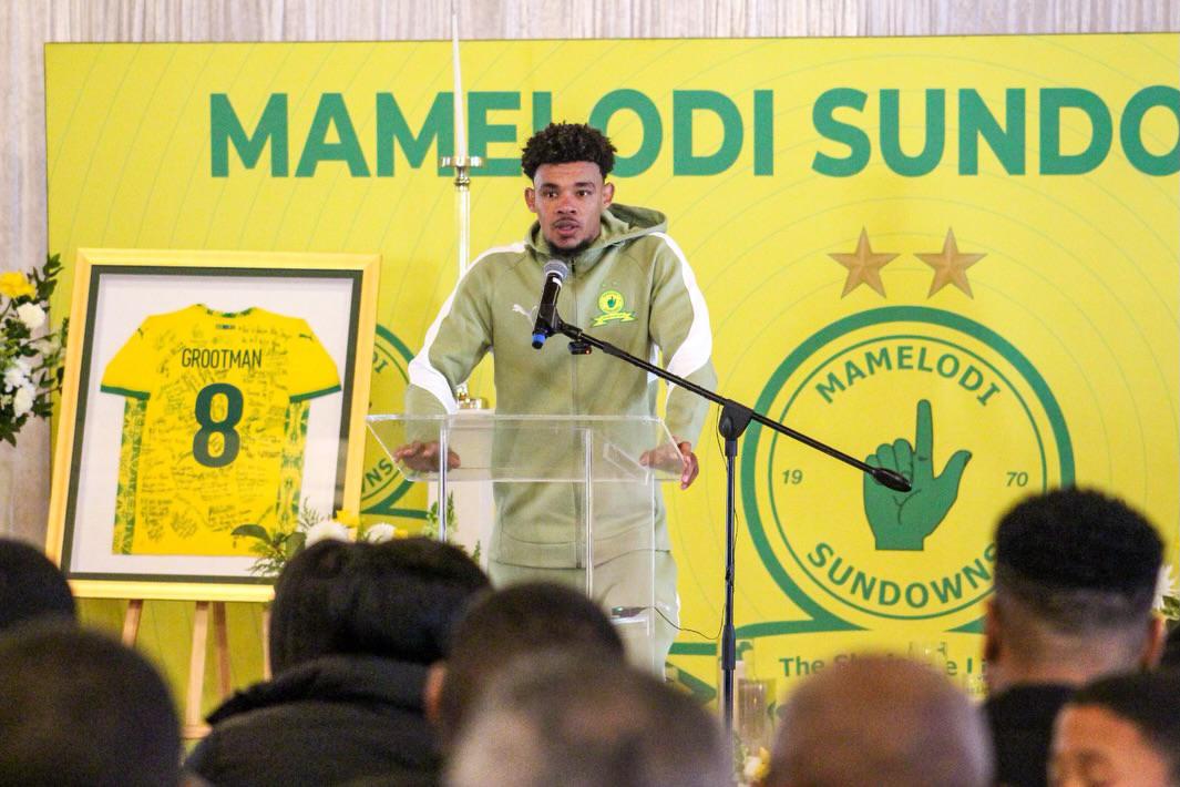 $!Sudáfrica despide a Jayden Adams entre homenajes y muestras de apoyo del futbol mundial