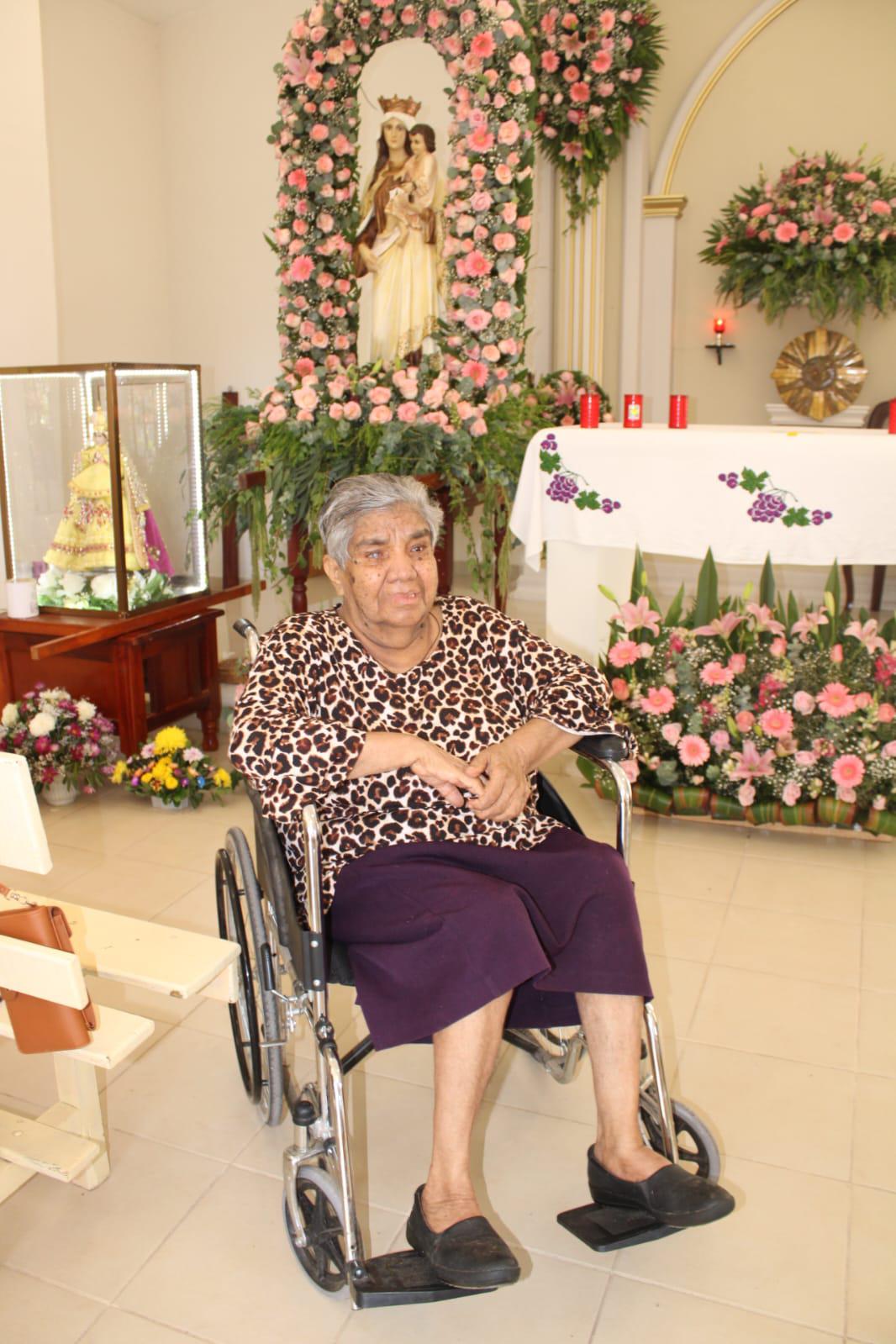 $!Felícitas, en su lucha contra el cáncer, ofrenda su gratitud con Mañanitas a la Virgen del Carmen