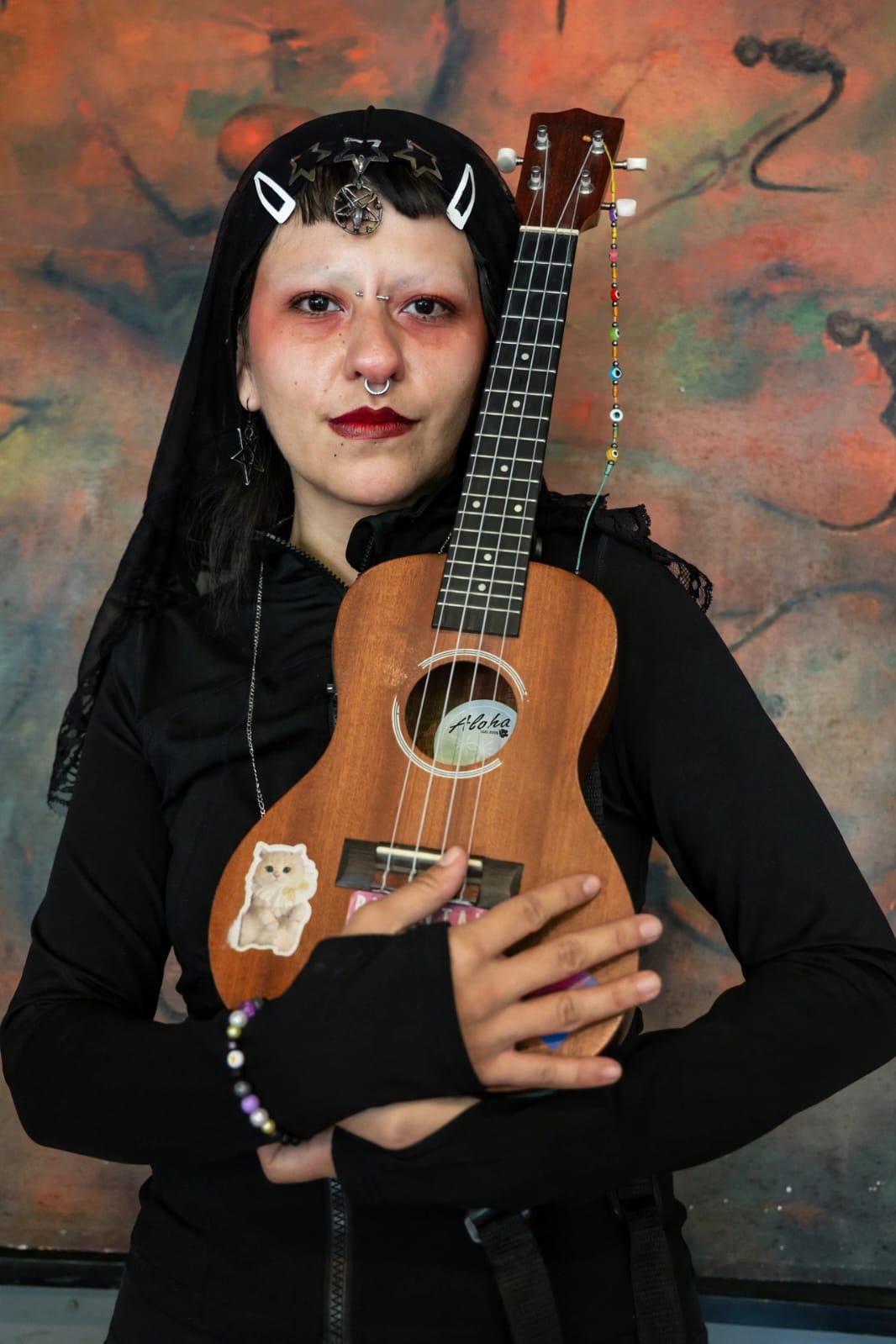 $!Transforma Fernanda Cuén su dolor personal en resistencia, a través de su música