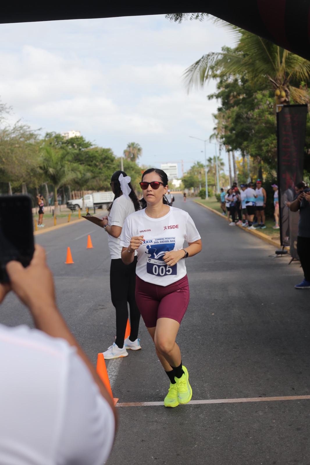 $!Celebran medios de comunicación con pedestre Día de la Libertad de Expresión, en Mazatlán