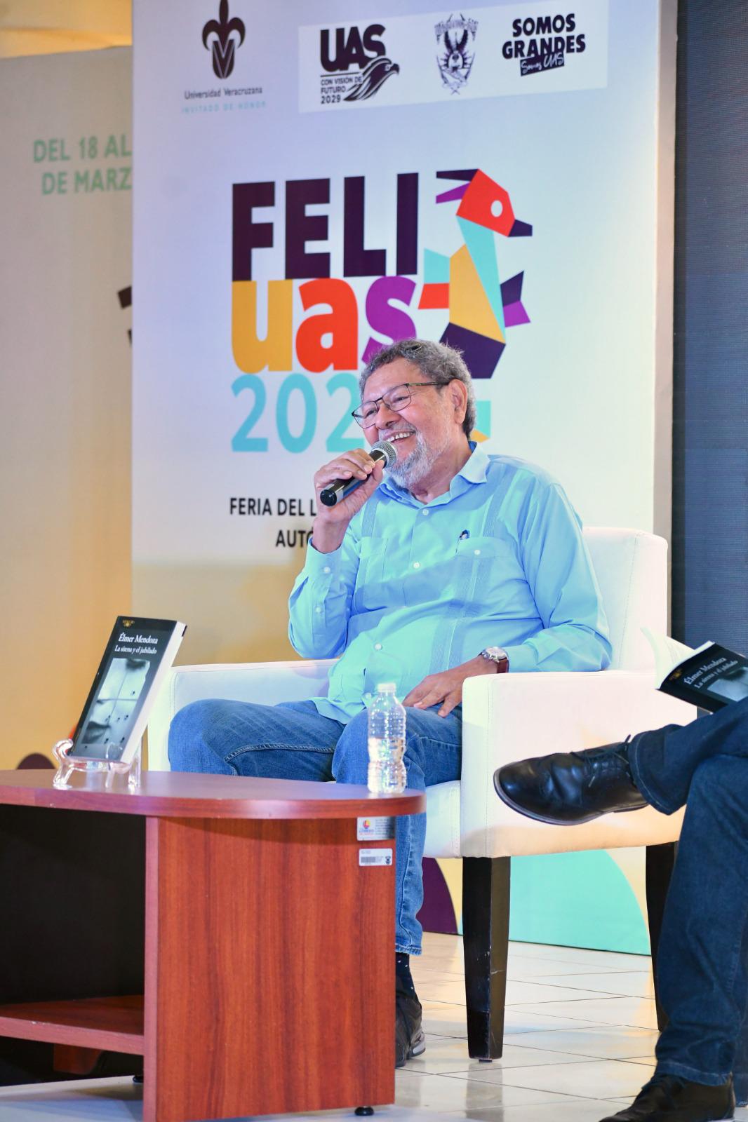 $!Élmer Mendoza dijo que su obra gira en torno a dos personajes: Carmen Larrañaga, una joven aspirante a diputada, y Néstor del Valle, un jubilado que termina convertido en su protector tras un atentado.