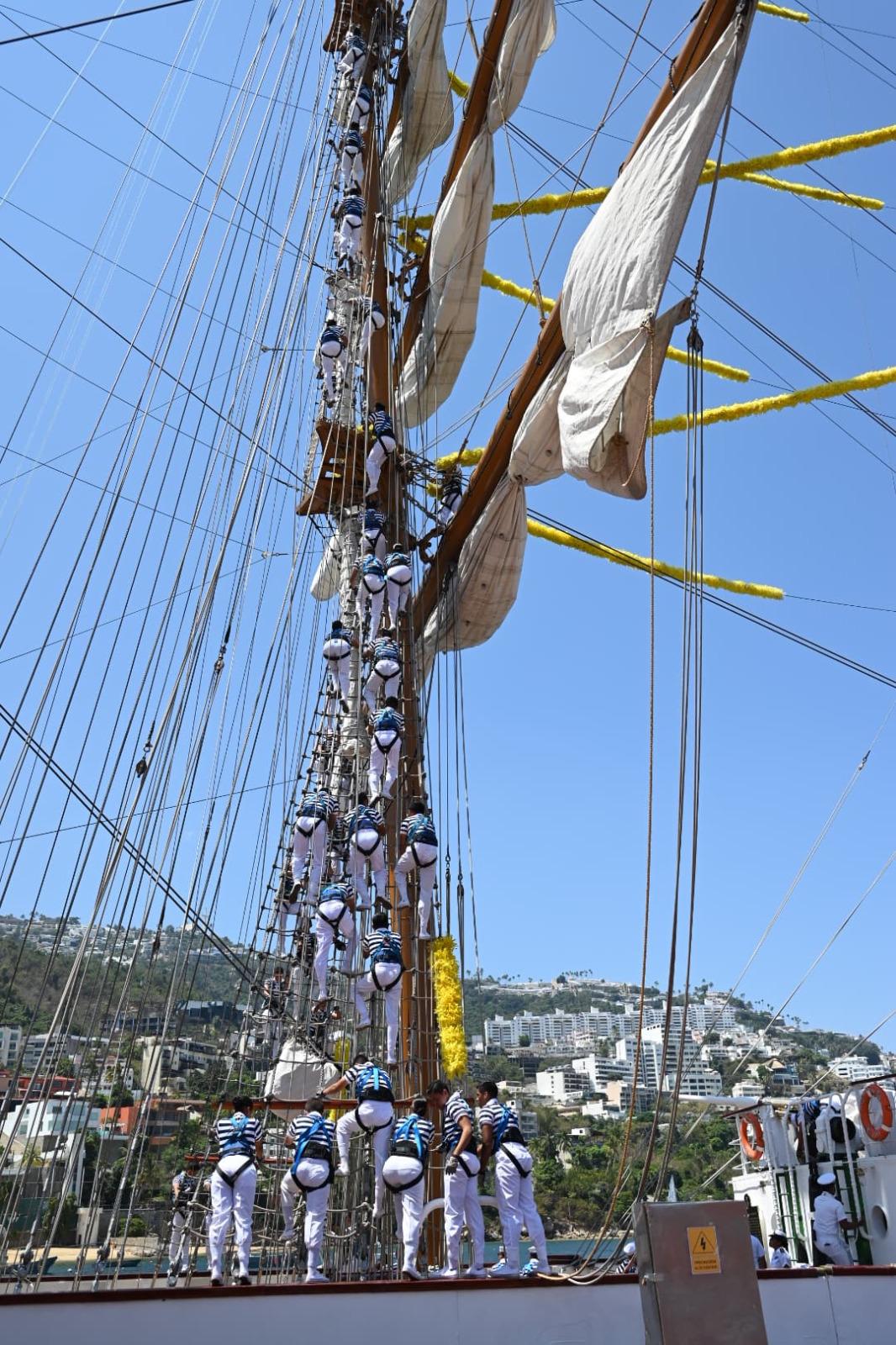 $!Zarpa el buque escuela ‘Cuauhtémoc’ para iniciar un crucero de instrucción en Guerrero