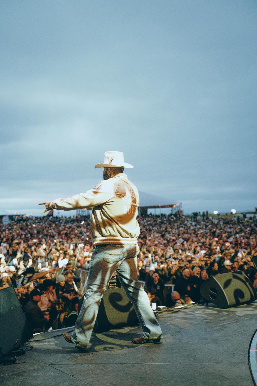 $!Conquista Carín León el ‘Bésame Mucho Fest 2025’ en Texas