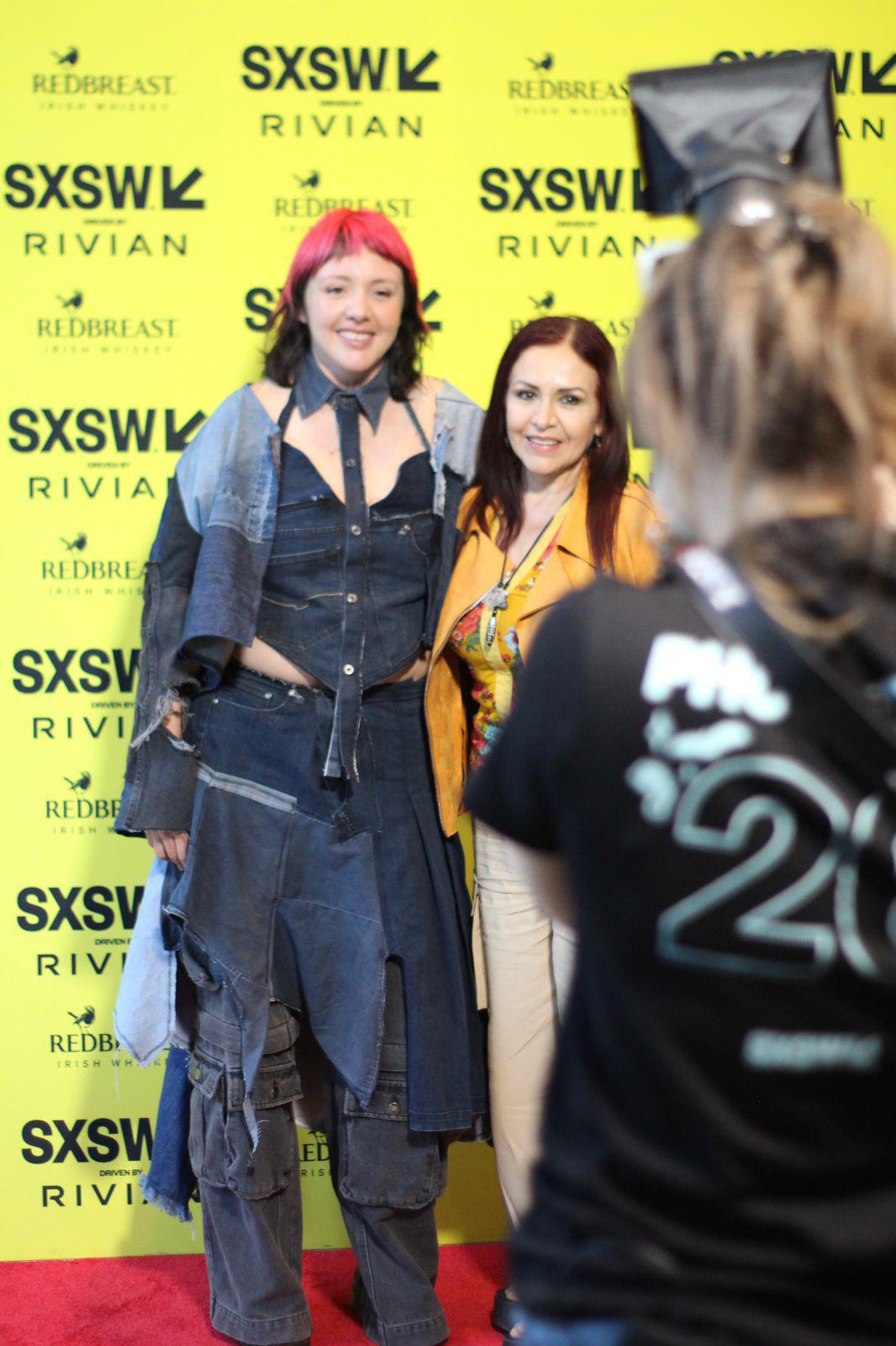 $!El director de Mickey, Dano García, a su llegada al lugar.