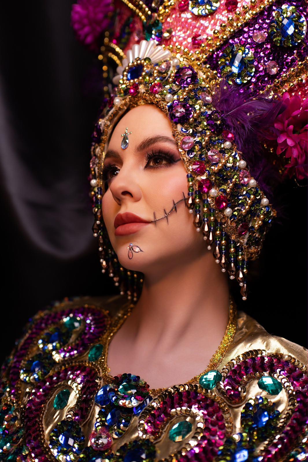 $!El maquillaje y el peinado complementaron la propuesta visual de ambas catrinas.