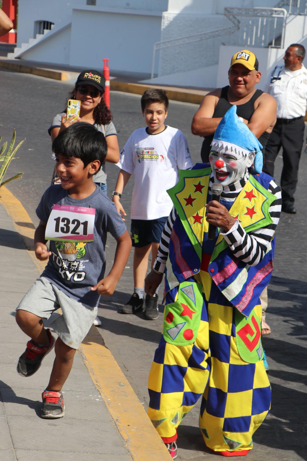 $!Participan en carrera por derechos de las niñas, niños y adolescentes, en Olas Altas
