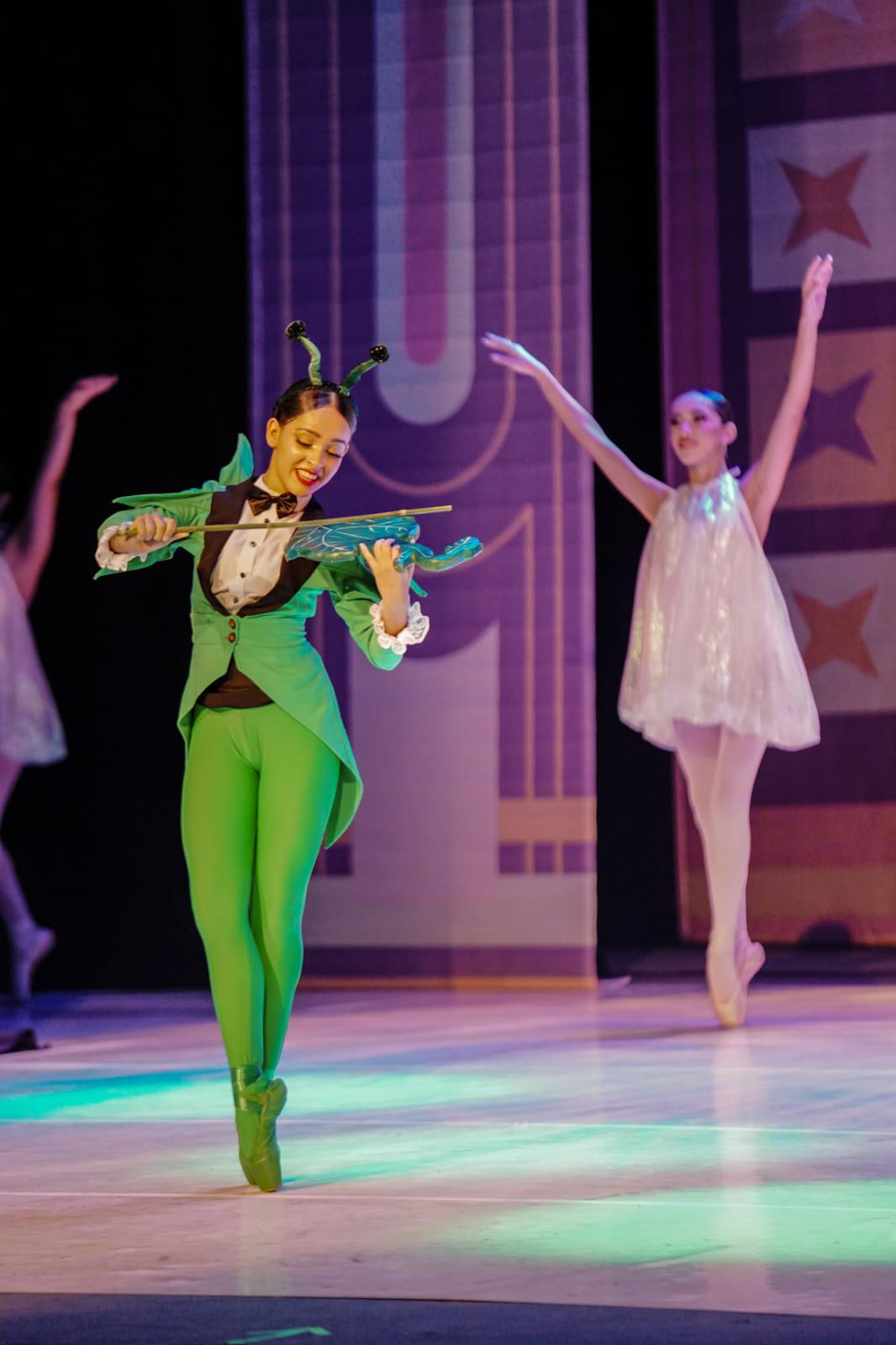 $!El Grillito Cantor fue interpretado por bailarinas de ballet clásico.