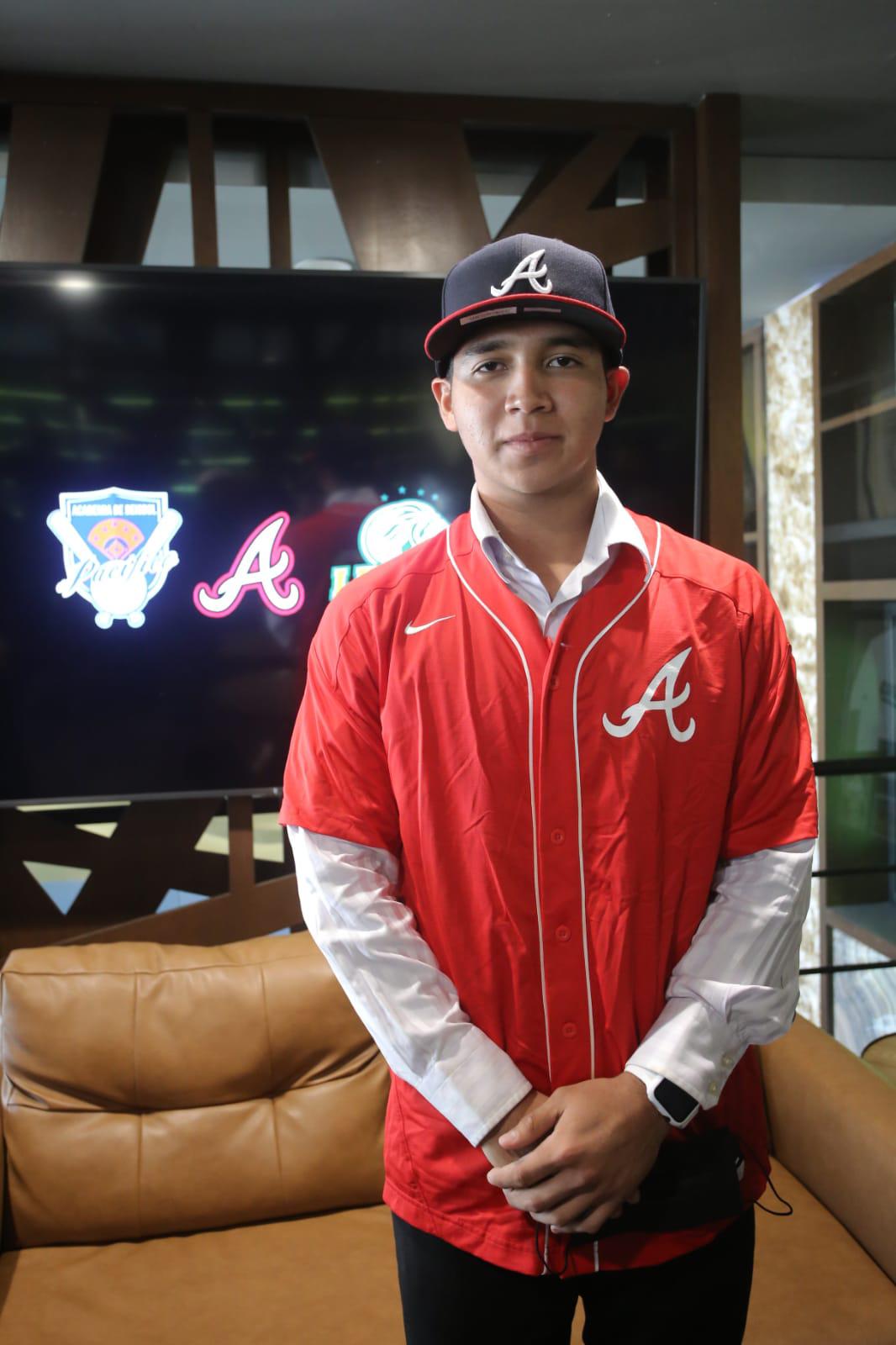 $!Mazatleco Isauro Pineda Jr. firma con Bravos de Atlanta