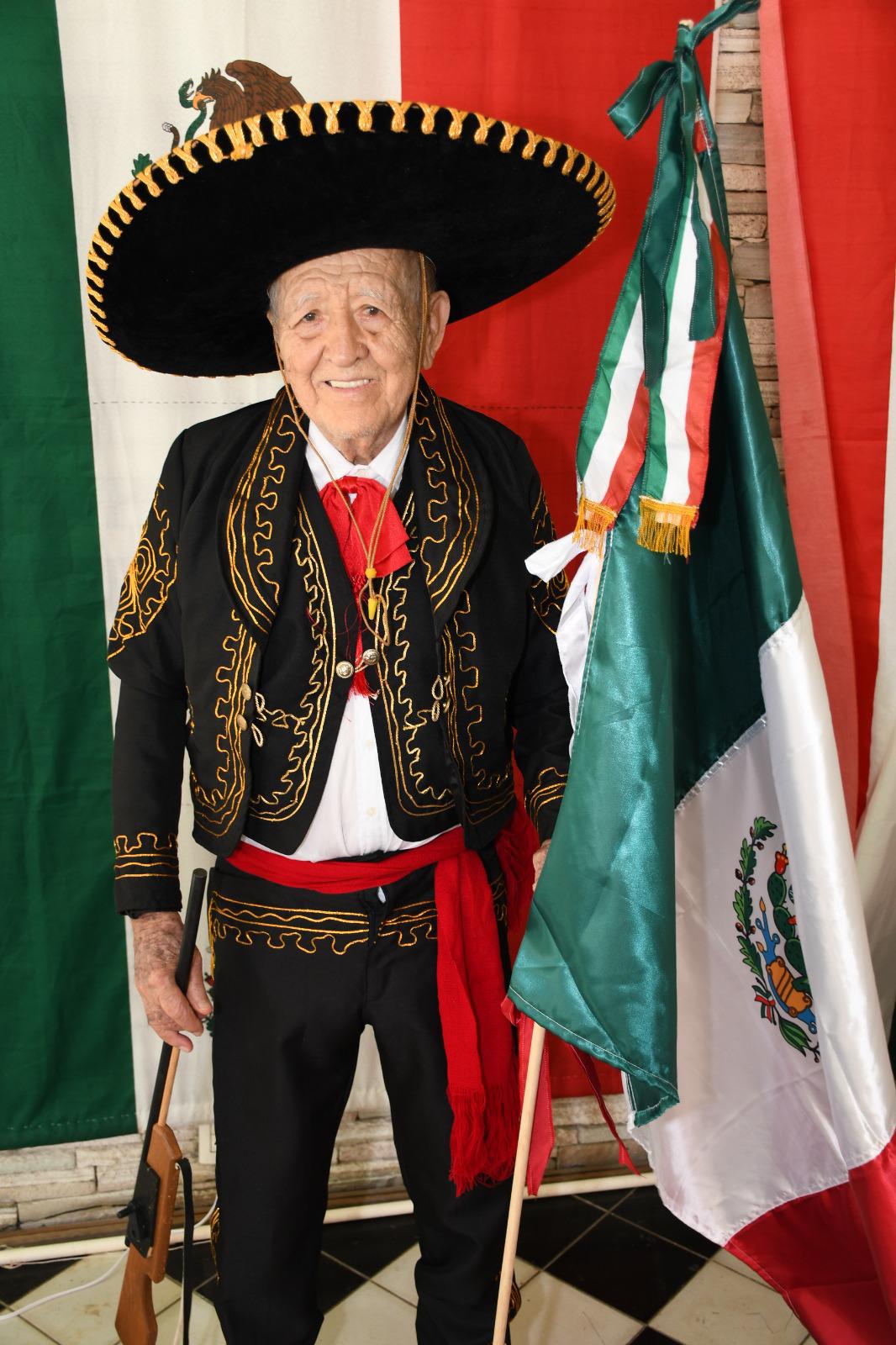 $!Jesús Lizárraga Valenzuela vestido de charro.