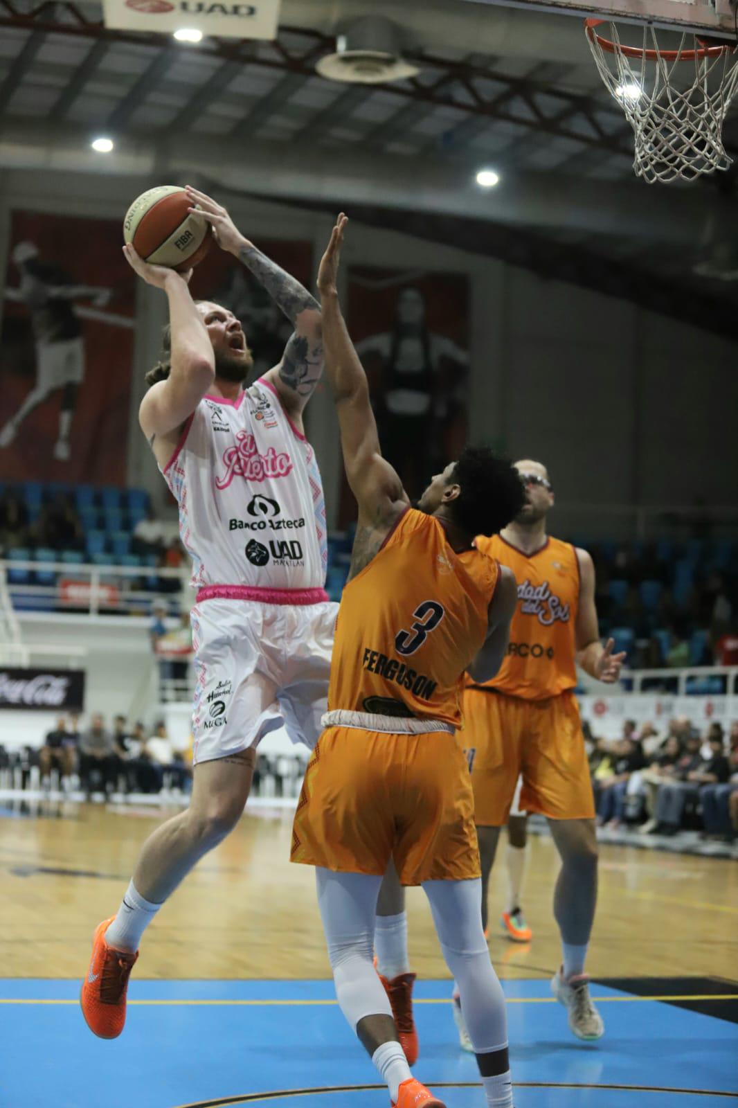 $!Venados Basketball liga triunfos en inicio de serie en el puerto