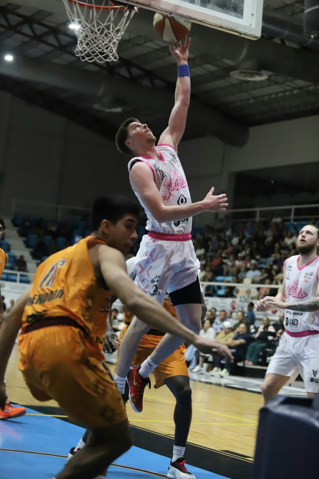 $!Venados Basketball liga triunfos en inicio de serie en el puerto