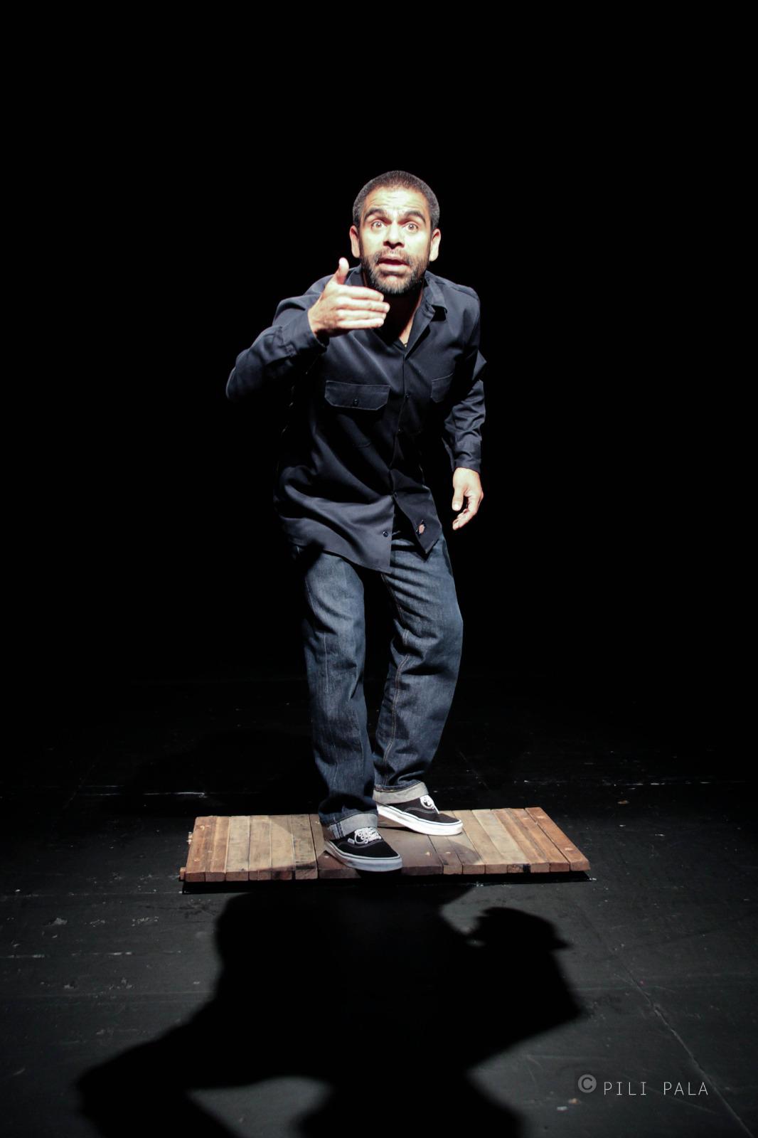 $!El Hijo de mi Padre, una historia cruda y dolorosa en escena, que es escrita, actuada y dirigida por Adrián Vázquez se presentará, en el Teatro Ángela Peralta, el viernes 29 de septiembre a las 20:00 horas.