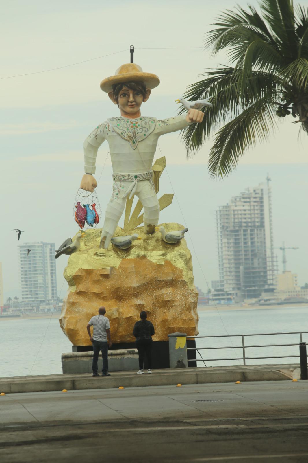 $!El monigote El Niño, ubicado por Paseo Claussen y 5 de mayo, y es creación del colectivo español Ninots.