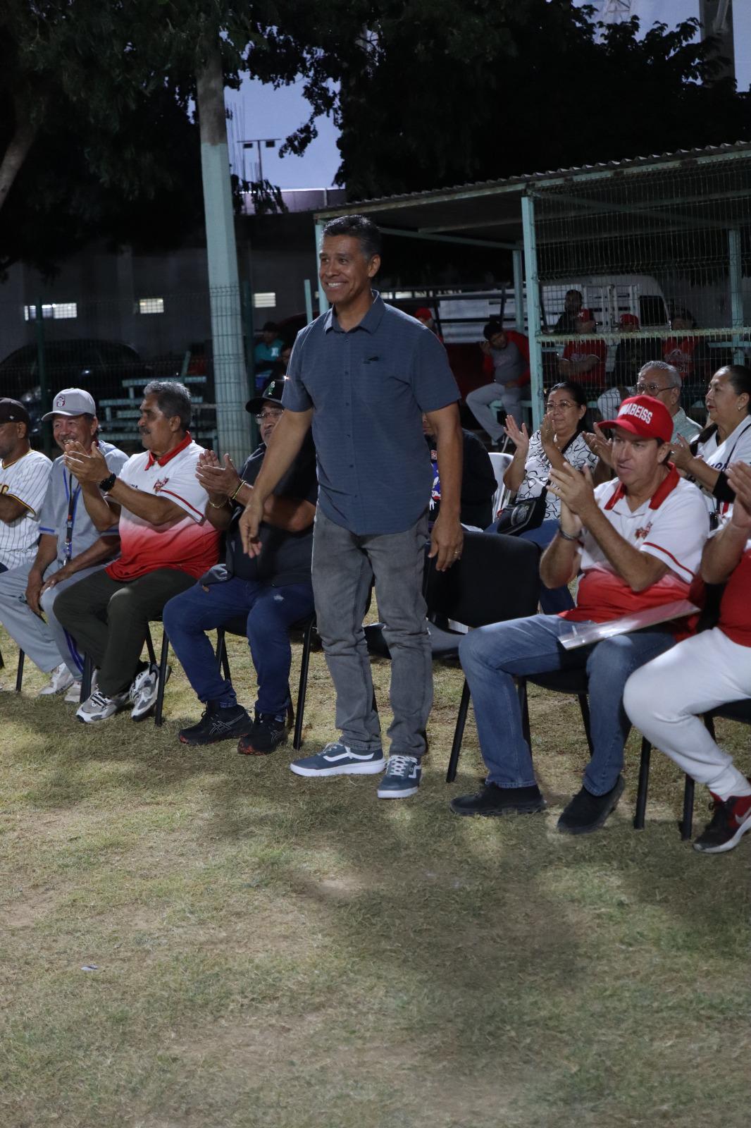 $!Ezequiel Mora Bracamontes promete una gestión de puertas abiertas en el Imdem