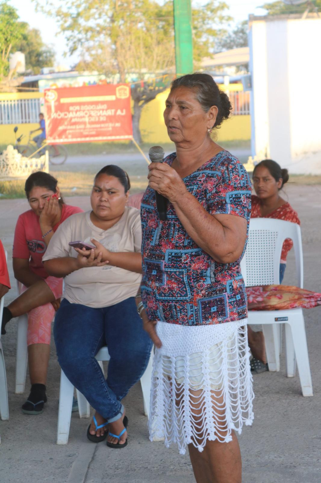 $!Ciudadanos de Palmito del Verde, en Escuinapa, piden mejoras en servicios y seguridad vial