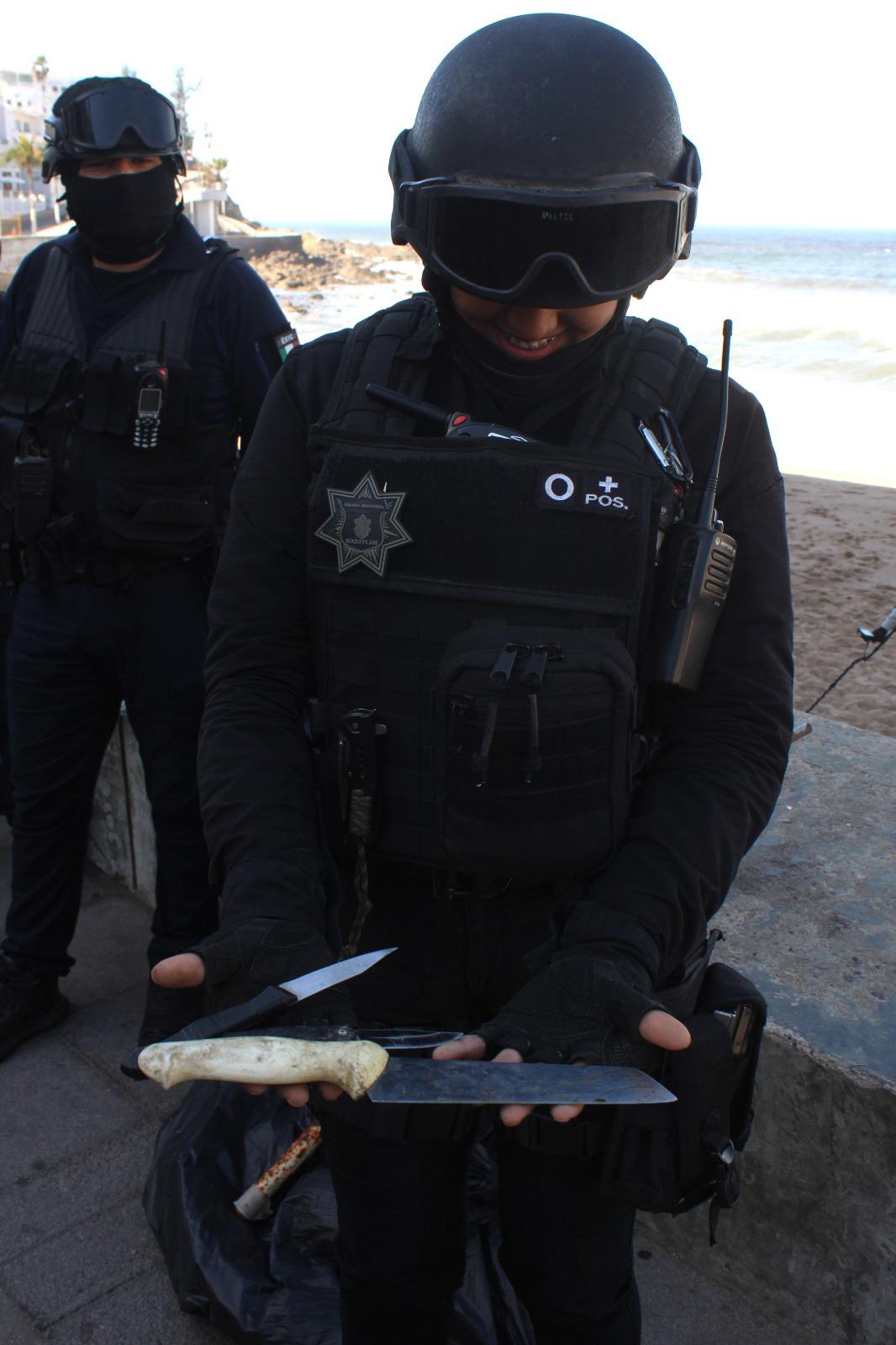 $!Hallan todo tipo de armas blancas en ‘barrido’ en zona carnavalera