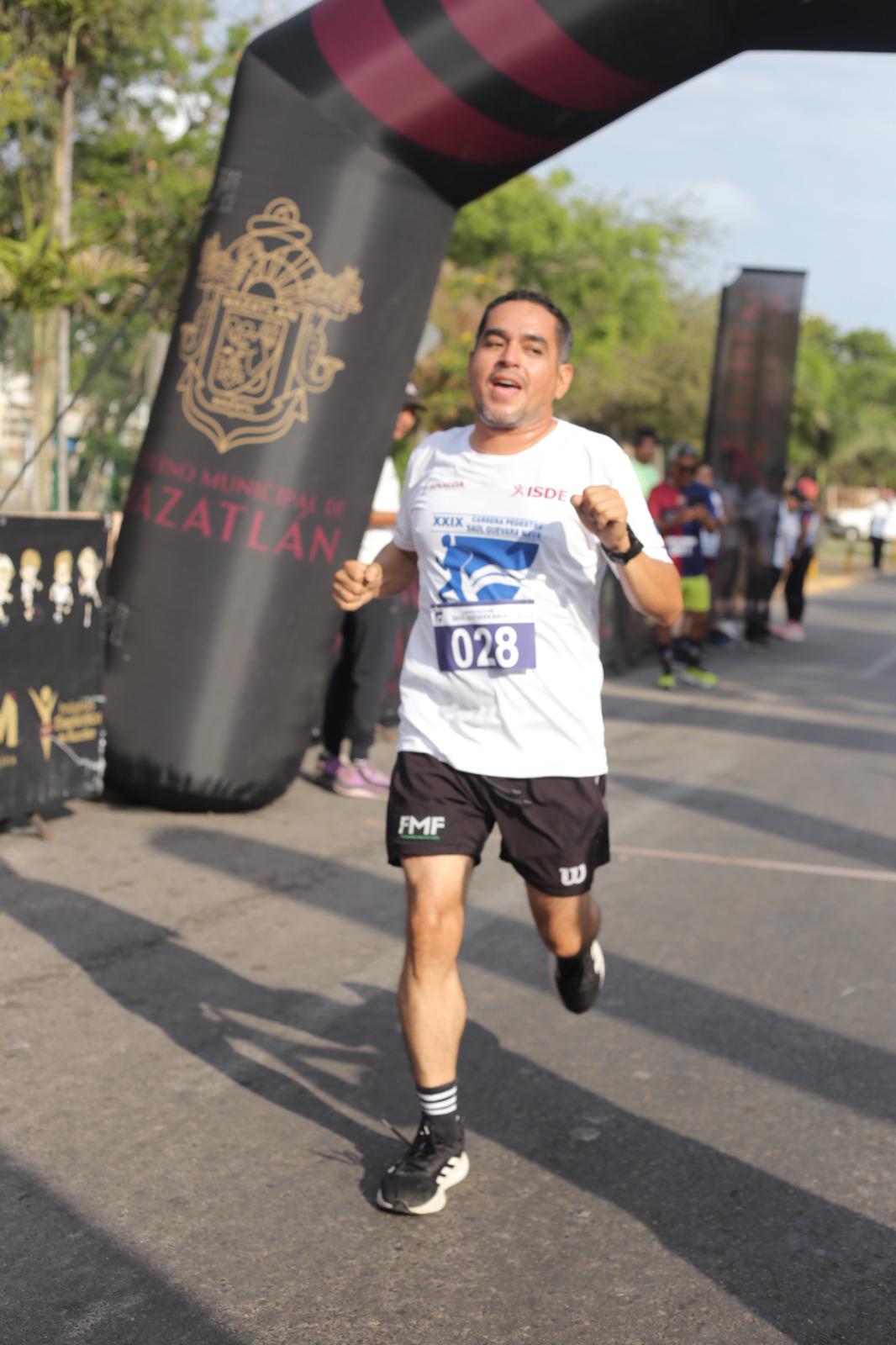 $!Celebran medios de comunicación con pedestre Día de la Libertad de Expresión, en Mazatlán