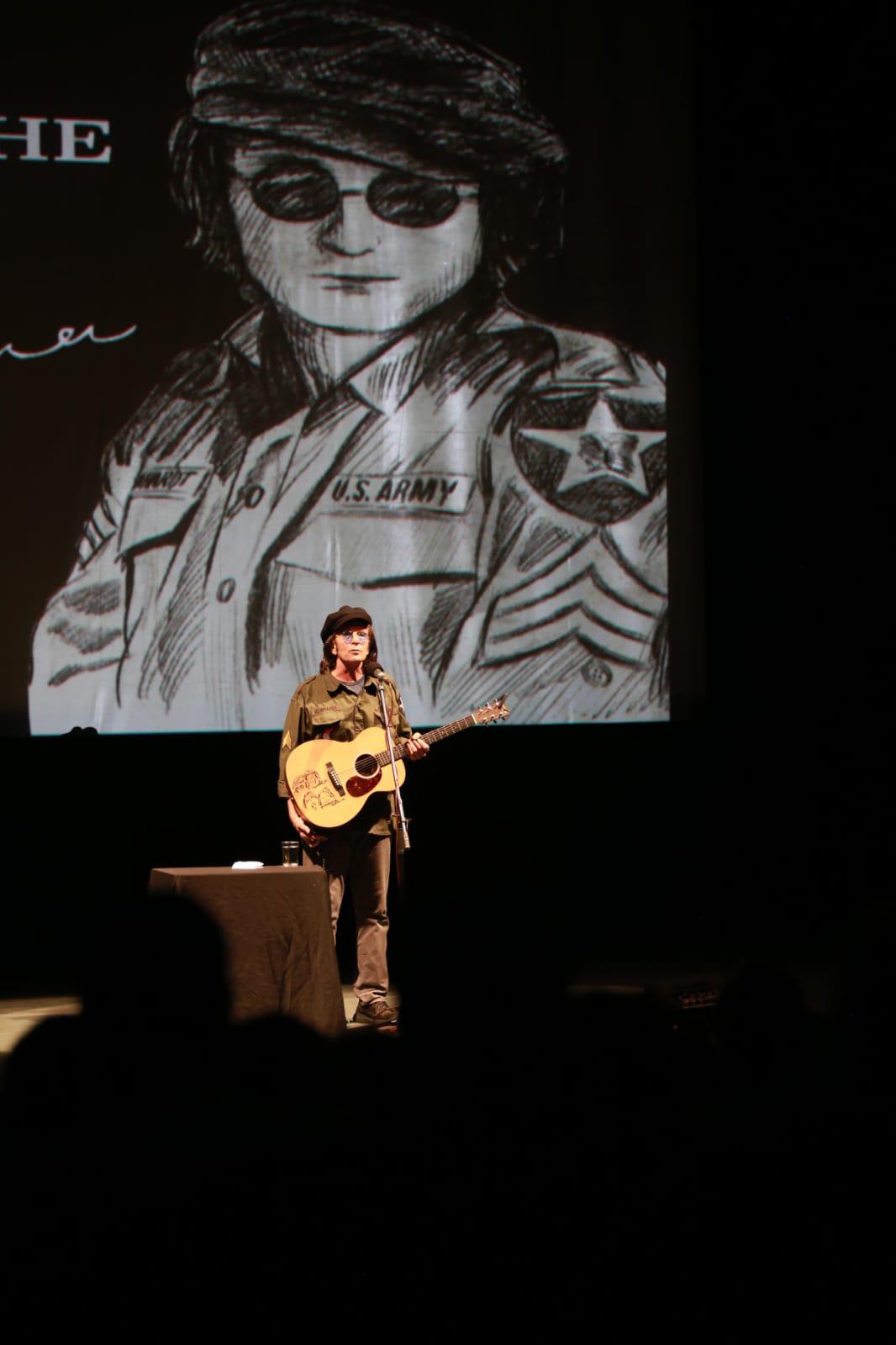$!Randy Noojin en su caracterización de John Lennon.