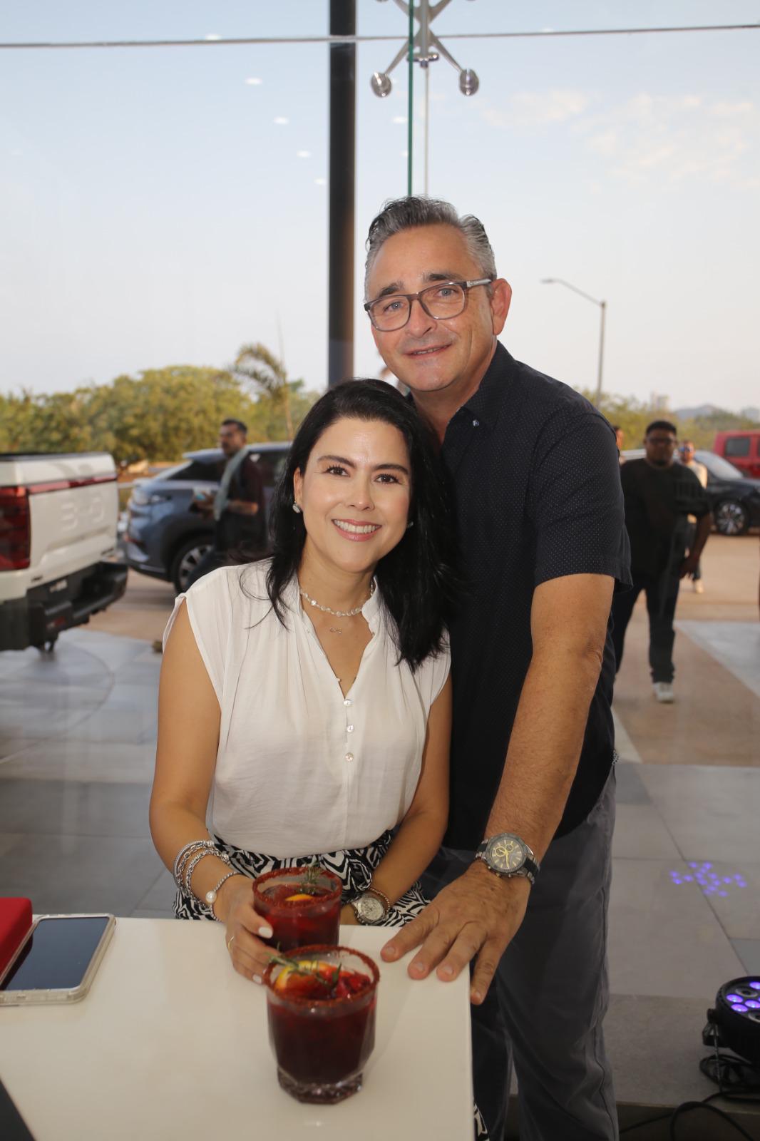 $!Alfonso Saracho y Beli Herrera.