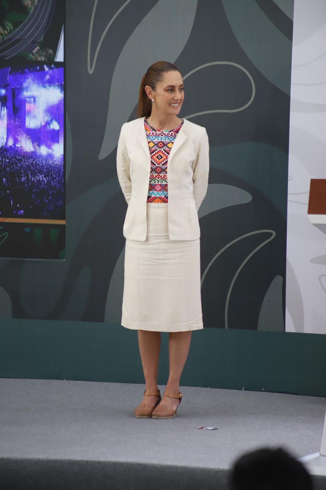 $!Sheinbaum anuncia programa especial de apoyo al campo sinaloense ante caída del precio del maíz