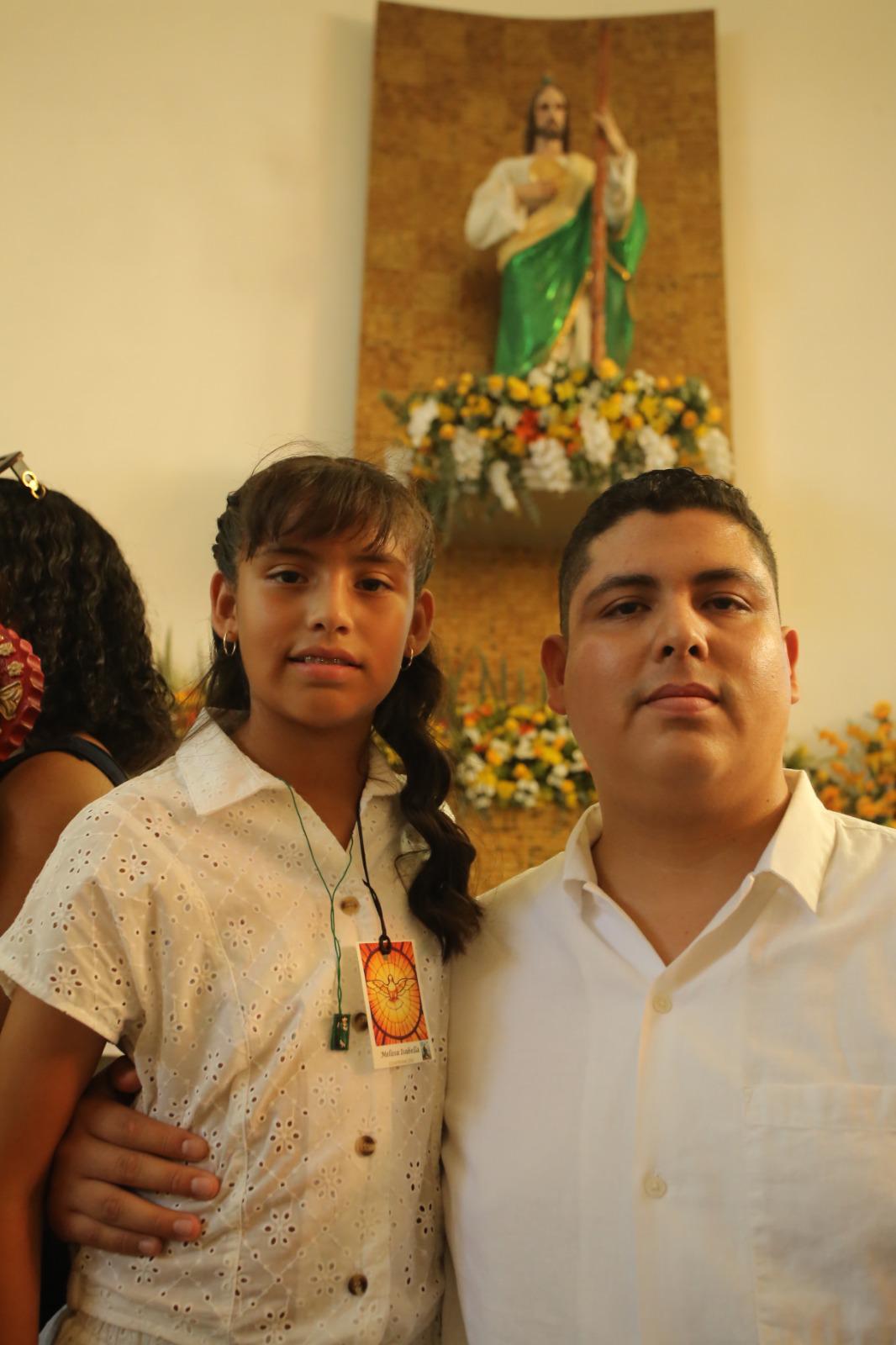 $!Melissa Isabella Andrade Olvera junto a su padrino, Gregorio Andrade Olvera.