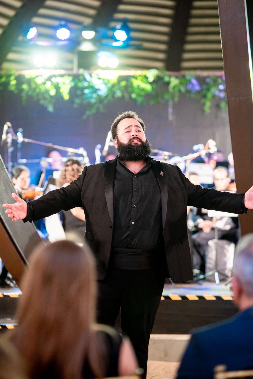 $!El porteño durante su presentación.