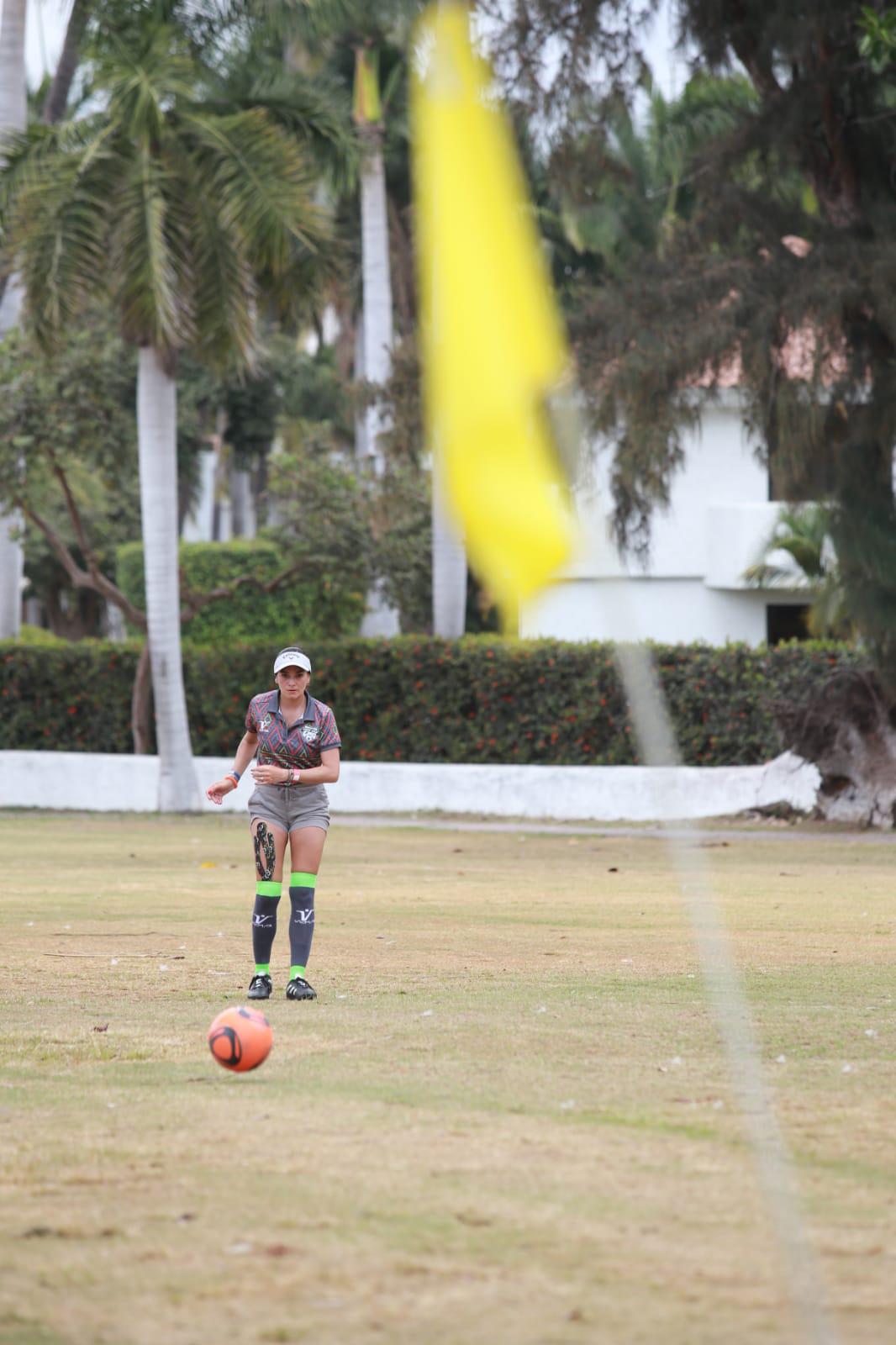 $!Patiño, ex jugador de Pumas, se adueña del Mazatlán Open de Foot Golf