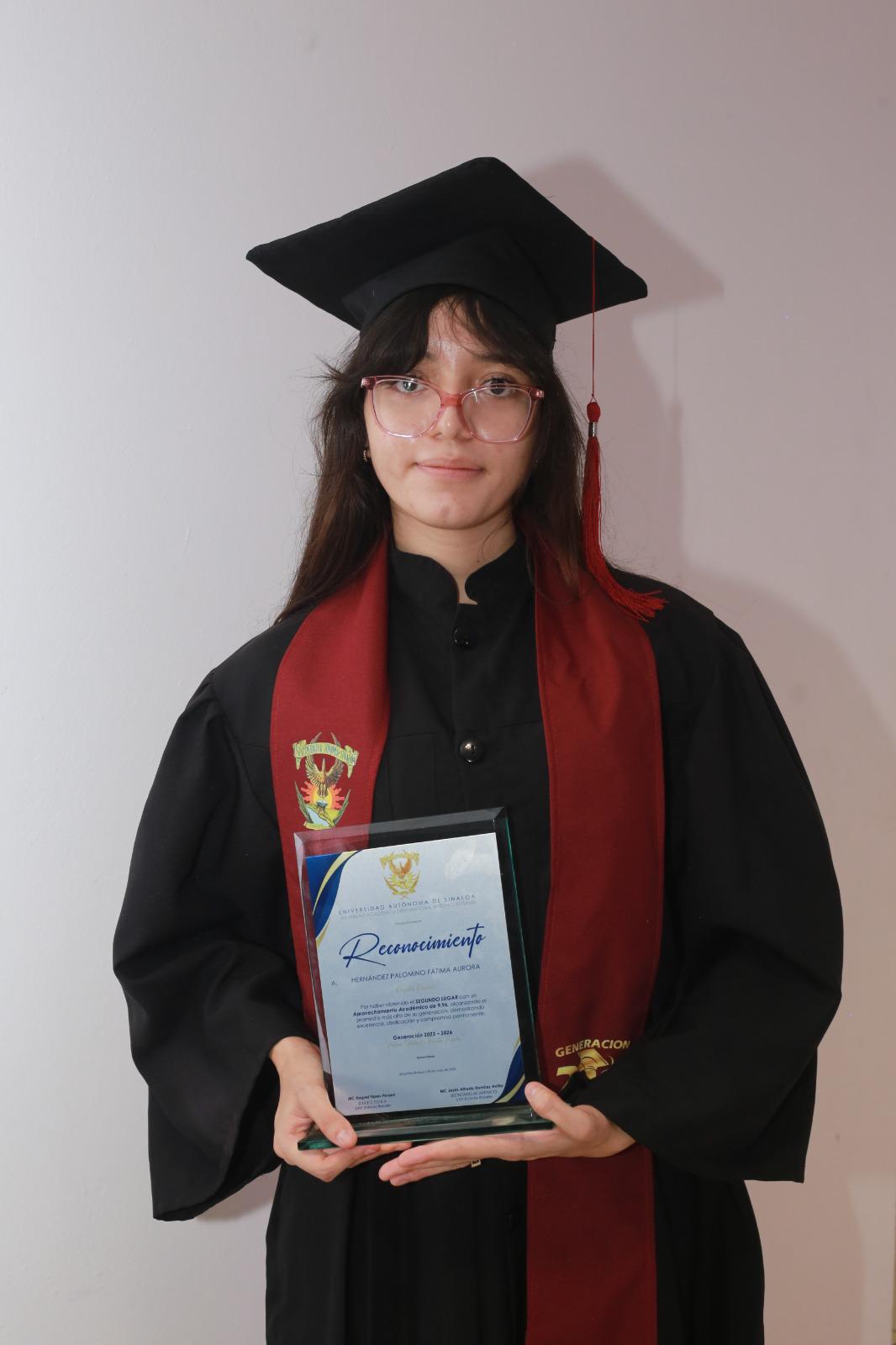 $!Fátima Aurora Hernández Palomino obtuvo un reconocimiento al segundo lugar de aprovechamiento.